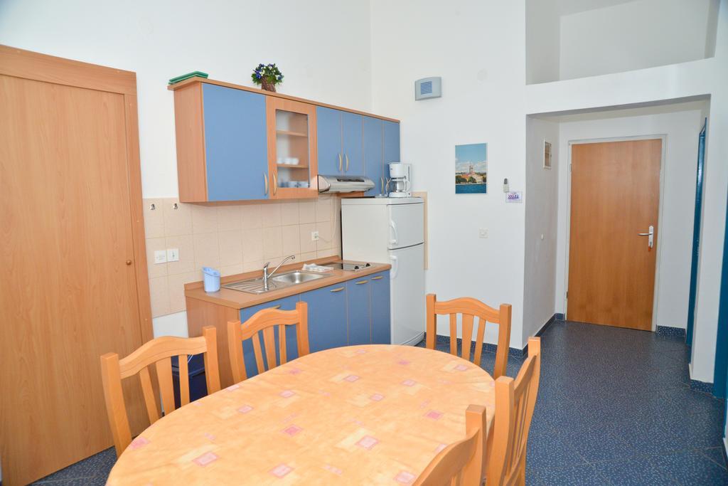 Apartments Lonic Kukljica Esterno foto