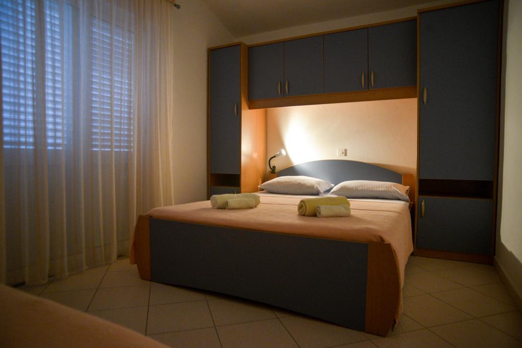 Apartments Lonic Kukljica Esterno foto
