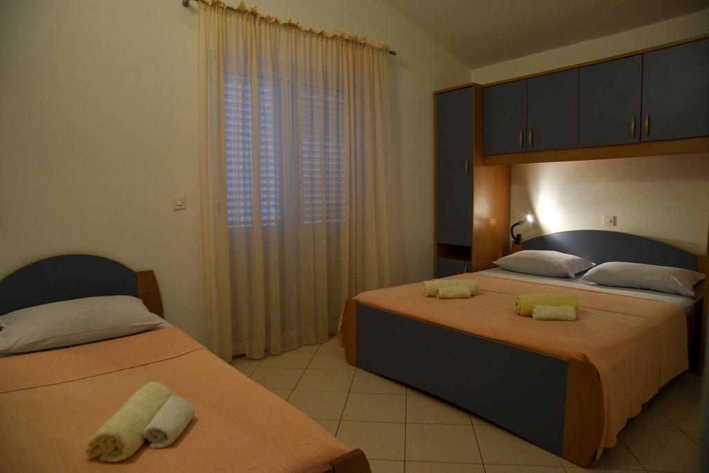 Apartments Lonic Kukljica Esterno foto