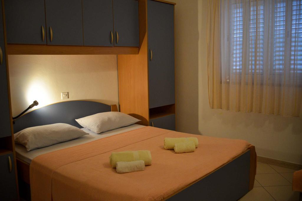Apartments Lonic Kukljica Esterno foto